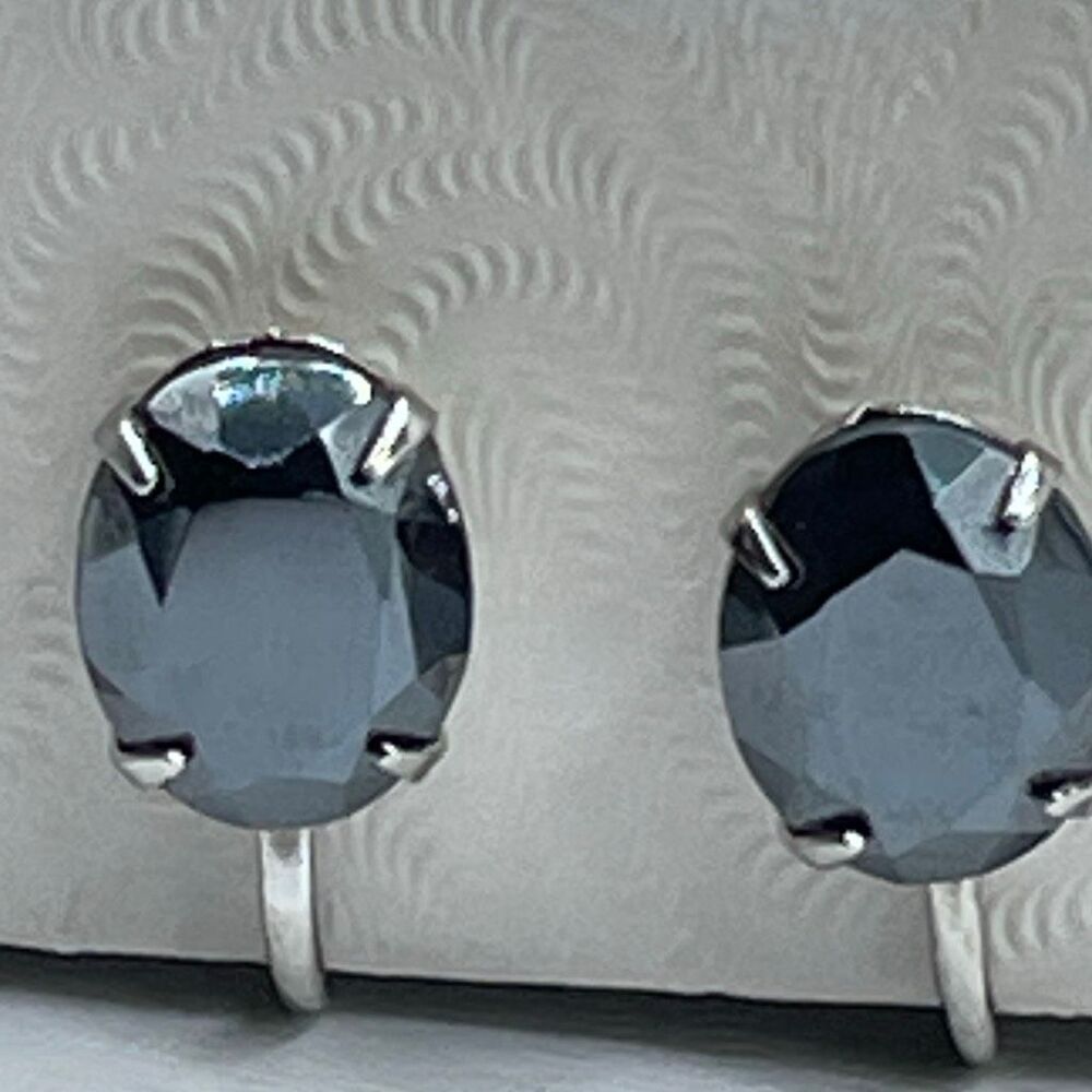 Vintage hematite silvertone clip earrings.